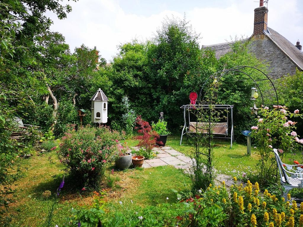 Eastlands, Brister End, Yetminster, Sherborne, Dorset, DT9 2 bed detached house for sale £375,000