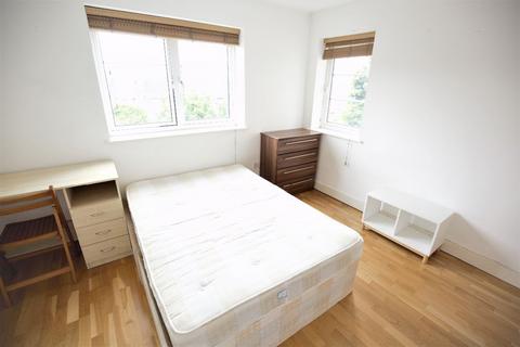 1 bedroom flat to rent, High Road, London N22