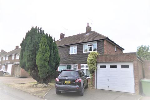 3 bedroom semi-detached house to rent - North Bushey, WD23