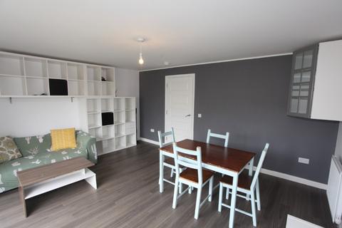 3 bedroom terraced house to rent - Greendykes Road, Craigmillar, Edinburgh, EH16