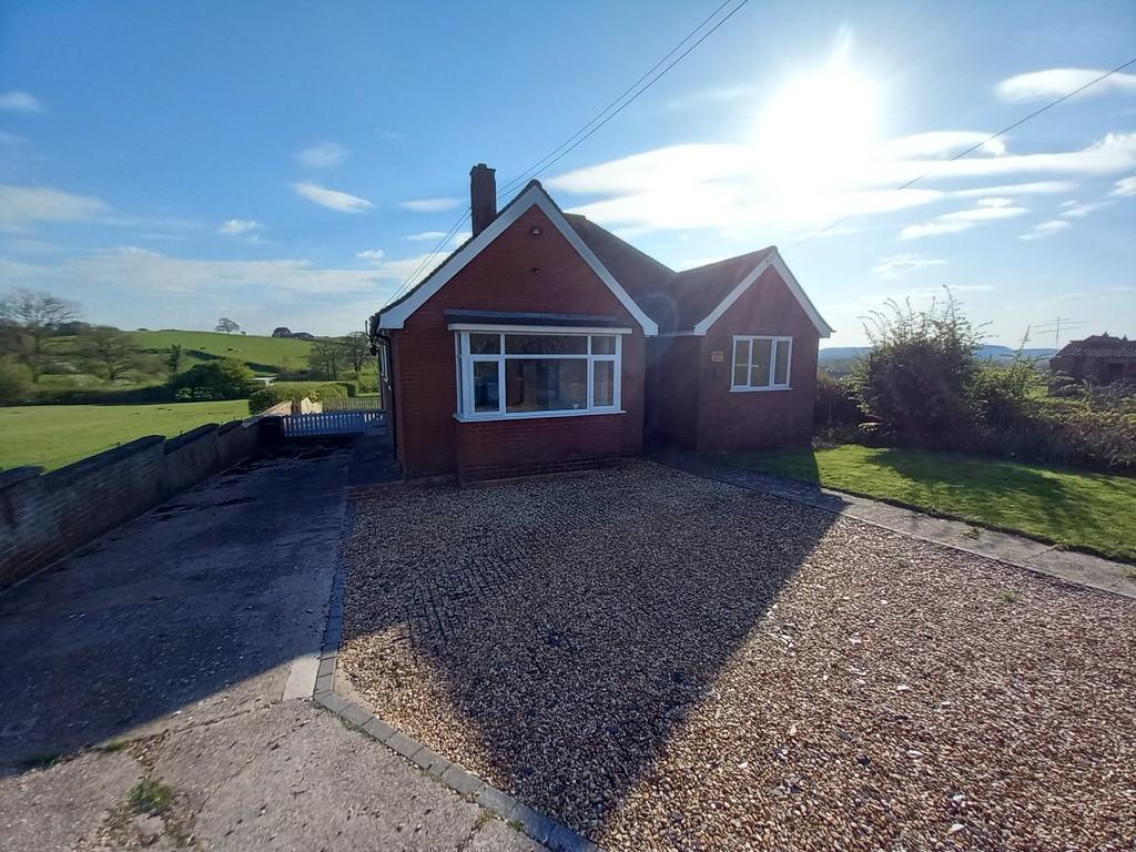 Egg Lane, Hixon, Stafford 3 bed detached bungalow £1,200 pcm (£277 pw)