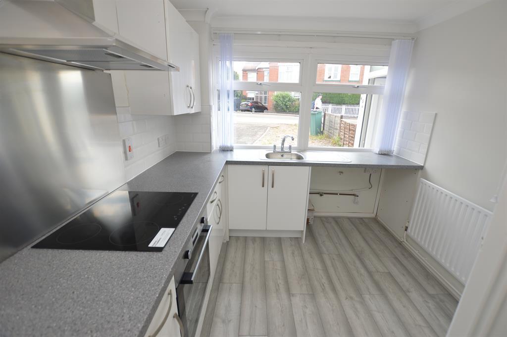Lutterworth Road, Blaby, Leicester, LE8 4DW 2 bed townhouse £675 pcm (£156 pw)