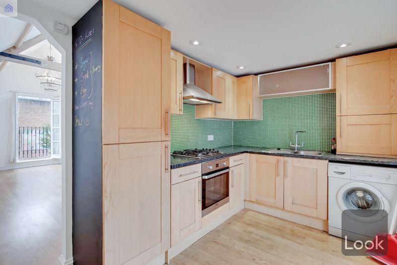 House in London - View 5