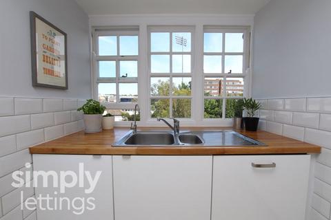 2 bedroom flat to rent, Wilbury Road, Hove