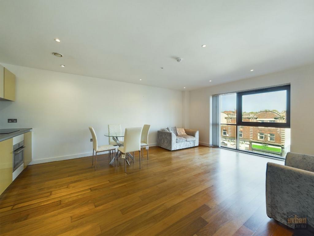 Waterside, Liverpool 1 bed apartment to rent £795 pcm (£183 pw)