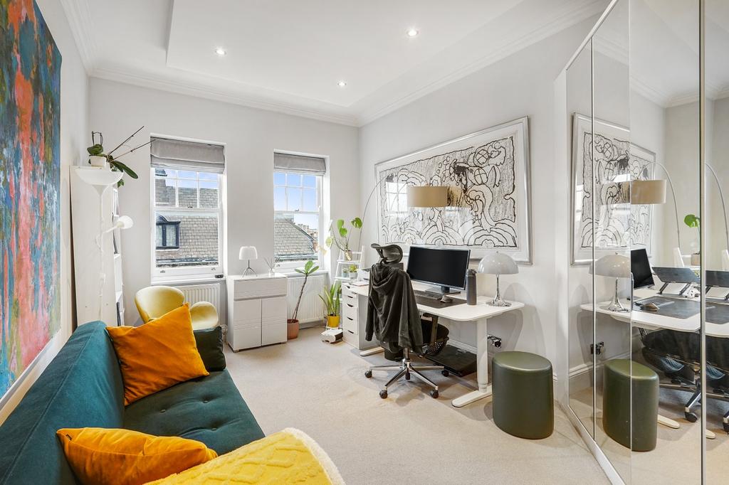 Bedroom / Study