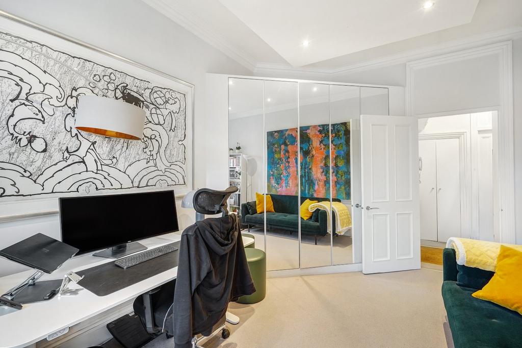 Bedroom / Study