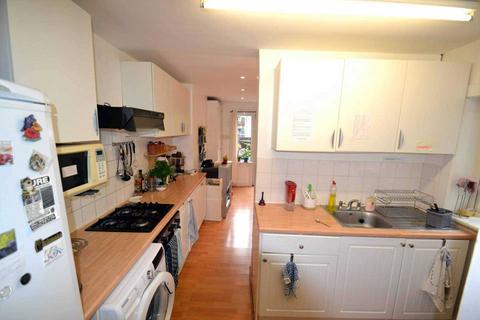 1 bedroom in a house share to rent, Drayton Avenue, West Ealing