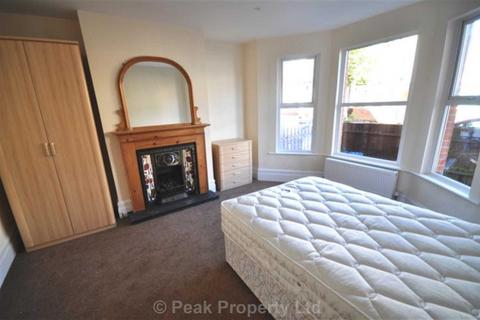 1 bedroom in a house share to rent, St  Helens Road, Westcliff On Sea SS0