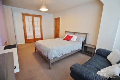 4 bedroom semi-detached house to rent, Heronscroft, Bedford MK41