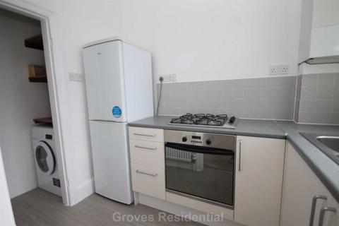 2 bedroom flat to rent, Lime Grove, New Malden