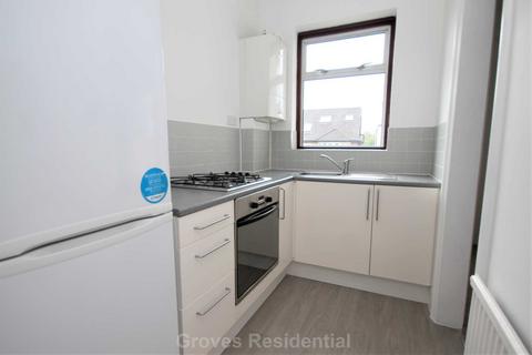 2 bedroom flat to rent, Lime Grove, New Malden