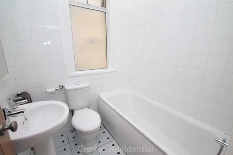 2 bedroom flat to rent, Lime Grove, New Malden