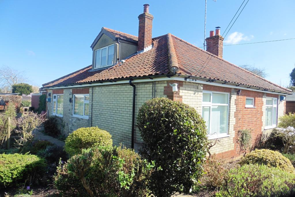 Dereham Road, Pudding Norton, Fakenham NR21 5 bed detached bungalow £
