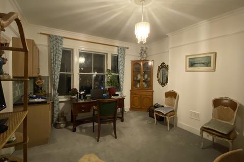 3 bedroom flat share to rent - ELSHAM ROAD, KENSINGTON, OLYMPIA, LONDON W14