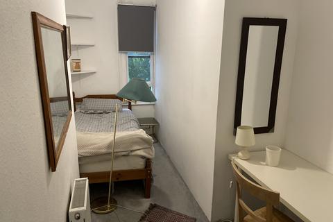 1 bedroom in a flat share to rent, ELSHAM ROAD, KENSINGTON, OLYMPIA, LONDON W14