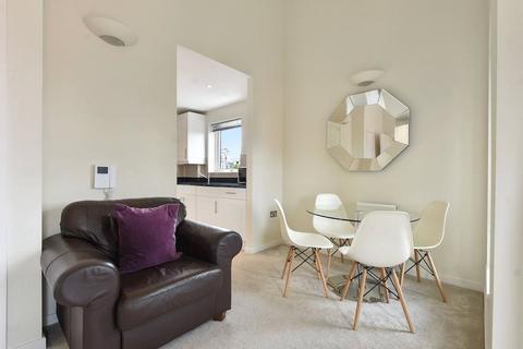 2 bedroom flat to rent, Wellington Square, London
