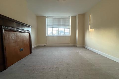 2 bedroom flat to rent, Warwick Road, Solihull, West Midlands, B91