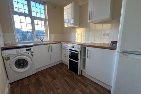 2 bedroom flat to rent, Warwick Road, Solihull, West Midlands, B91