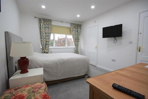 1 bedroom in a house share to rent, Brassie Avenue, East Acton, London, W3 7DF