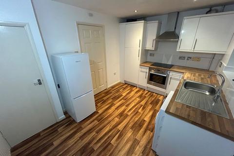 3 bedroom semi-detached house to rent, Derwent Close, Huntingdon