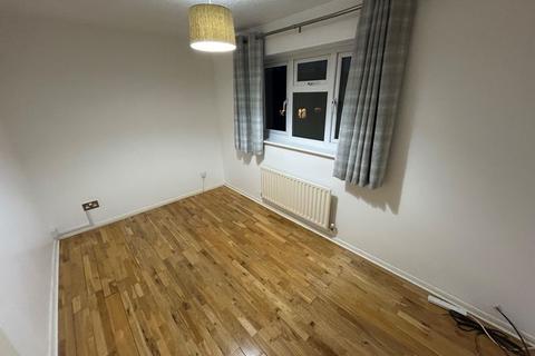 3 bedroom semi-detached house to rent, Derwent Close, Huntingdon