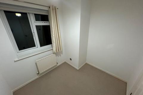 3 bedroom semi-detached house to rent, Derwent Close, Huntingdon
