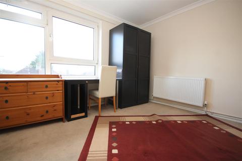 3 bedroom flat to rent - Red Lion Road, Surbiton