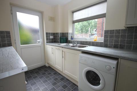 3 bedroom semi-detached house to rent, Heron Close, Knutsford