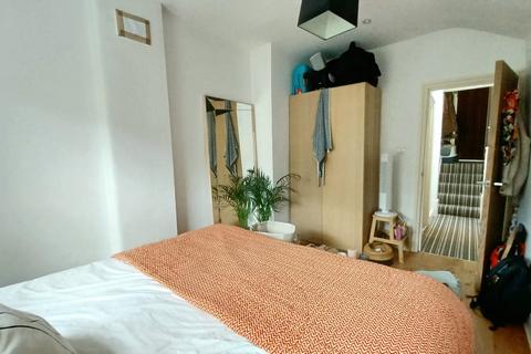 2 bedroom flat to rent, Clonbrock Road, Stoke Newington