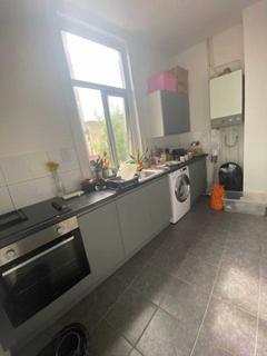 4 bedroom flat to rent, Upperbrook Street, Manchester