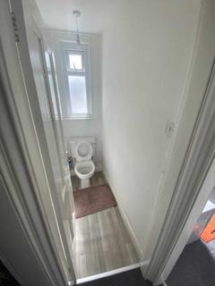 4 bedroom flat to rent, Upperbrook Street, Manchester