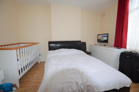 2 bedroom flat to rent, Philip Lane, Seven Sisters