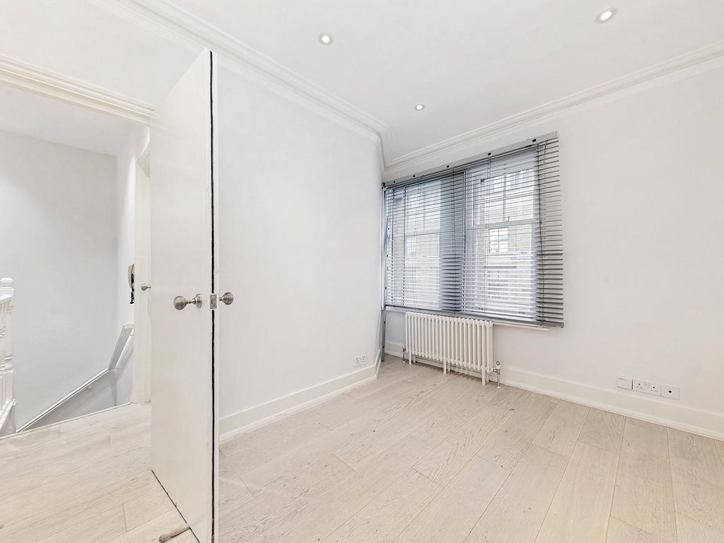 Shaftesbury Avenue London W1D 1 Bed Apartment 2 015 Pcm 465 Pw 