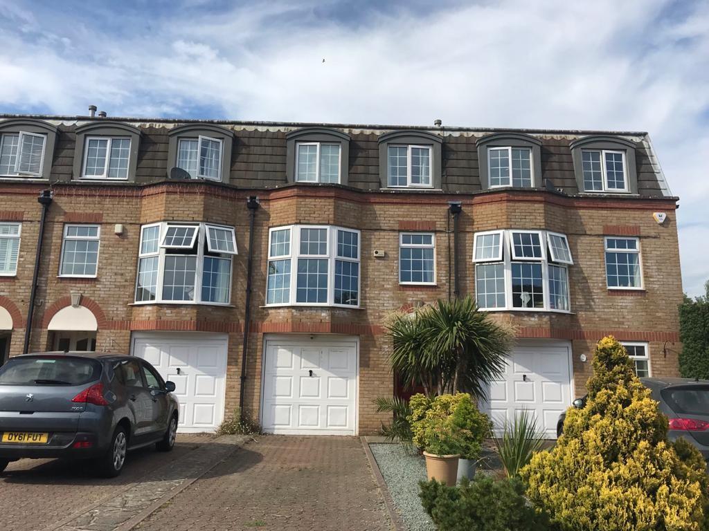 Blenheim Drive, Rustington, Littlehampton 4 bed terraced house £315,000