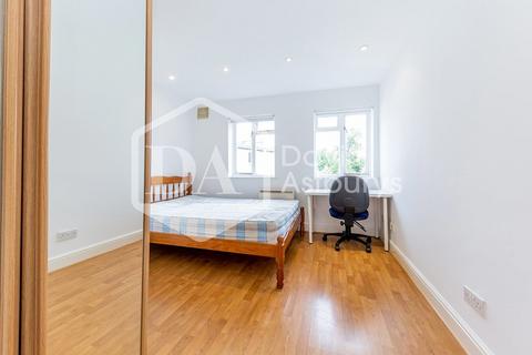 3 bedroom apartment to rent, Criterion Mews, Archway