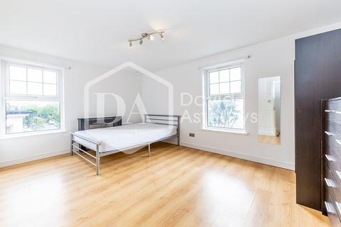 3 bedroom apartment to rent - Criterion Mews, Archway, London