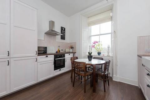 2 bedroom flat to rent, Johnston Terrace, Old Town, Edinburgh, EH1