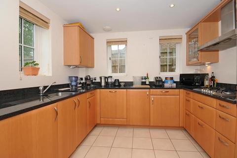 2 bedroom apartment to rent, Highgrove Avenue,  Ascot,  SL5