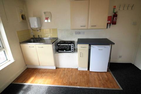 1 bedroom in a house share to rent, Bedsit, Southampton Street, Reading