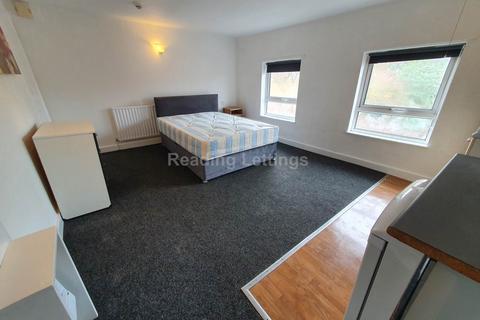 1 bedroom in a house share to rent, Bedsit, Southampton Street, Reading