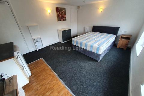 1 bedroom in a house share to rent, Bedsit, Southampton Street, Reading