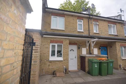 2 bedroom terraced house to rent, Glasier Court,