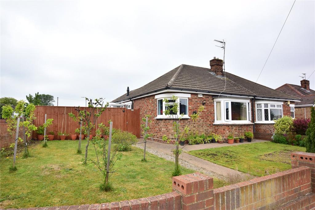 Crowland Avenue, Grimsby, Lincolnshire, DN34 2 bed bungalow £125,000