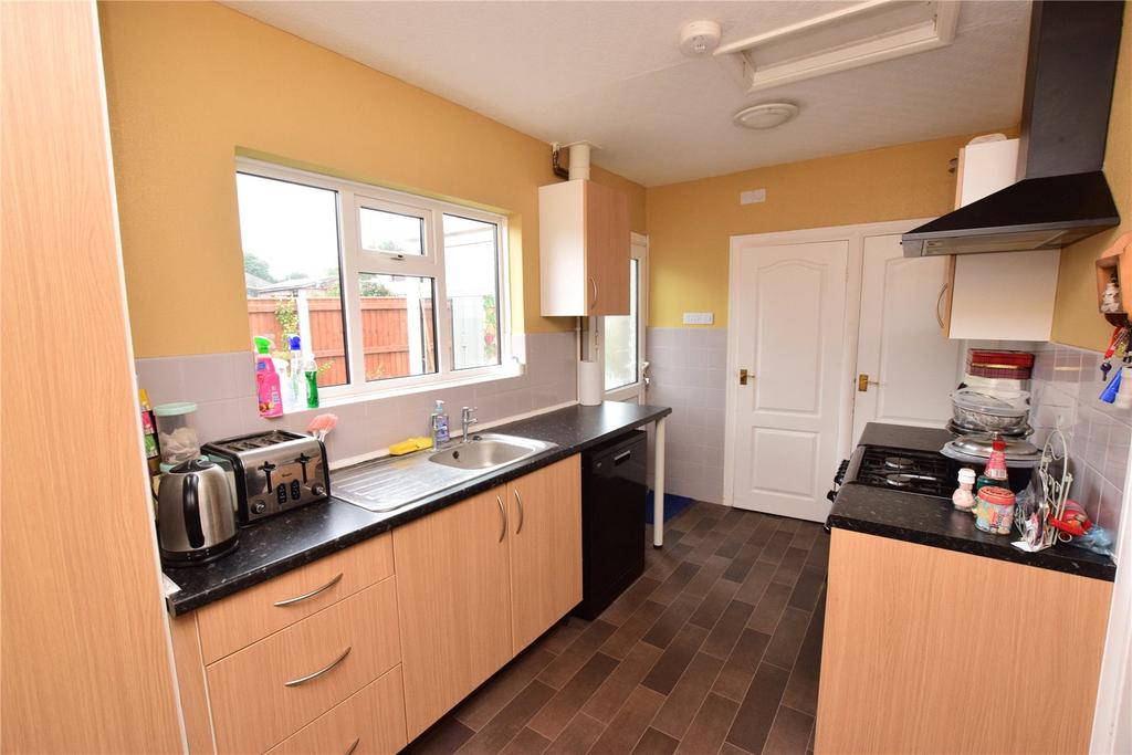Crowland Avenue, Grimsby, Lincolnshire, DN34 2 bed bungalow £125,000