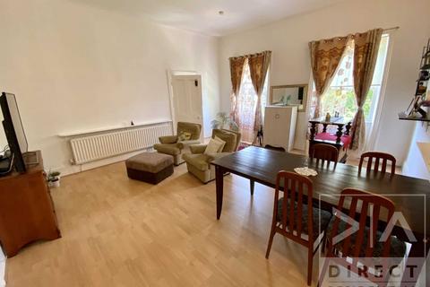 2 bedroom flat to rent, Redcliffe Gardens, London SW10