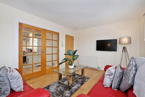 2 bedroom flat to rent, The Royals Apartments, Great Northern Road, AB24