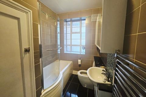 2 bedroom flat to rent, Shirehall Lane, London