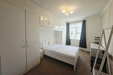 2 bedroom flat to rent, Shirehall Lane, London
