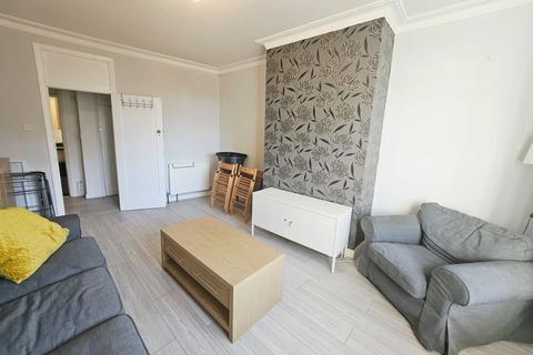 2 bedroom flat to rent, Shirehall Lane, London